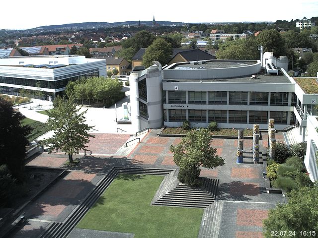 Foto der Webcam: Verwaltungsgebäude, Innenhof mit Audimax, Hörsaal-Gebäude 1