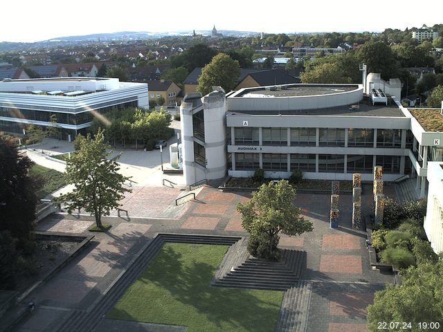 Foto der Webcam: Verwaltungsgebäude, Innenhof mit Audimax, Hörsaal-Gebäude 1