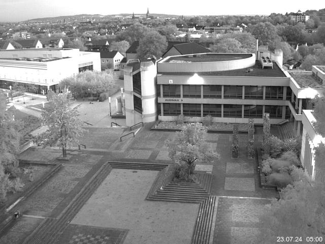 Foto der Webcam: Verwaltungsgebäude, Innenhof mit Audimax, Hörsaal-Gebäude 1