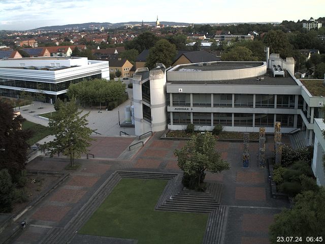 Foto der Webcam: Verwaltungsgebäude, Innenhof mit Audimax, Hörsaal-Gebäude 1