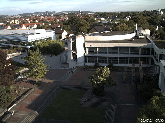 Foto der Webcam: Verwaltungsgebäude, Innenhof mit Audimax, Hörsaal-Gebäude 1