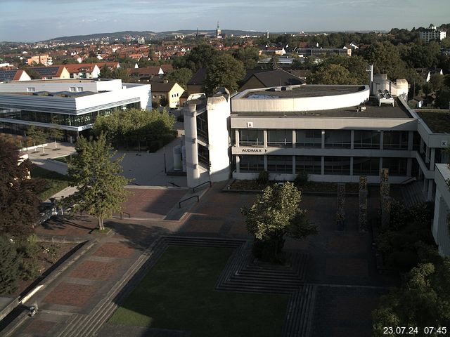 Foto der Webcam: Verwaltungsgebäude, Innenhof mit Audimax, Hörsaal-Gebäude 1