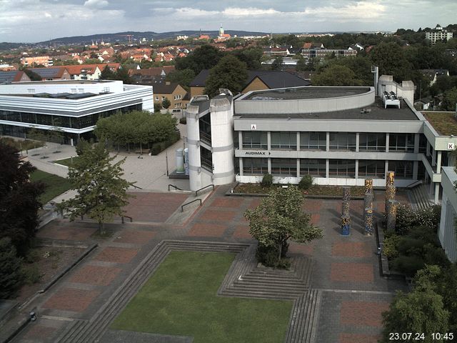 Foto der Webcam: Verwaltungsgebäude, Innenhof mit Audimax, Hörsaal-Gebäude 1