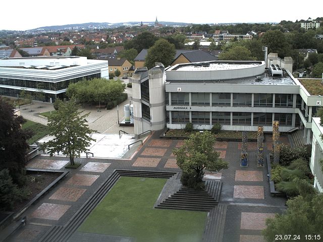 Foto der Webcam: Verwaltungsgebäude, Innenhof mit Audimax, Hörsaal-Gebäude 1