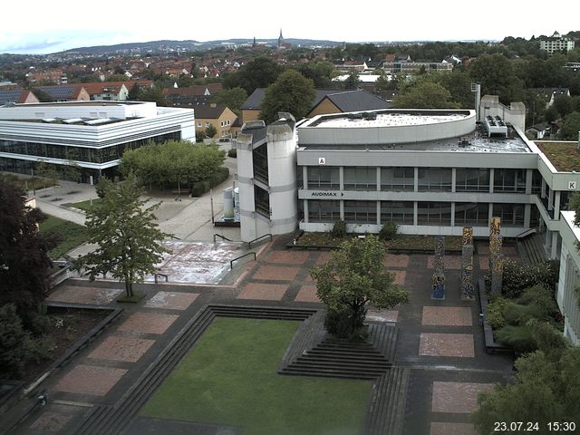 Foto der Webcam: Verwaltungsgebäude, Innenhof mit Audimax, Hörsaal-Gebäude 1