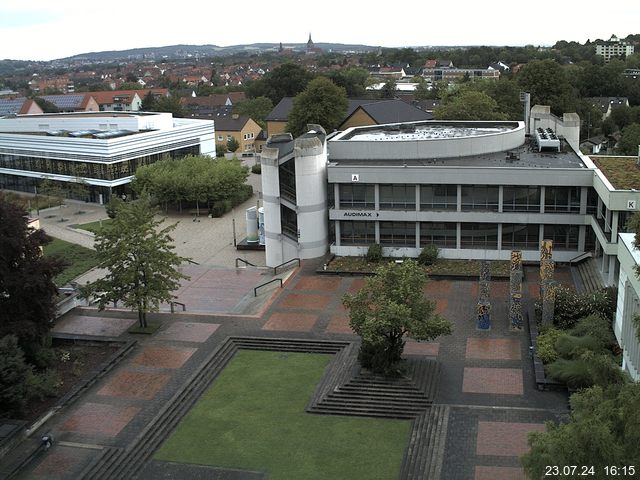 Foto der Webcam: Verwaltungsgebäude, Innenhof mit Audimax, Hörsaal-Gebäude 1