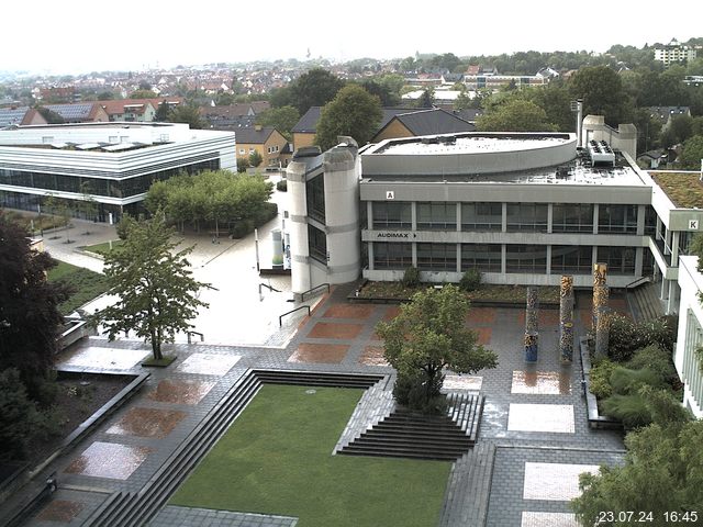 Foto der Webcam: Verwaltungsgebäude, Innenhof mit Audimax, Hörsaal-Gebäude 1