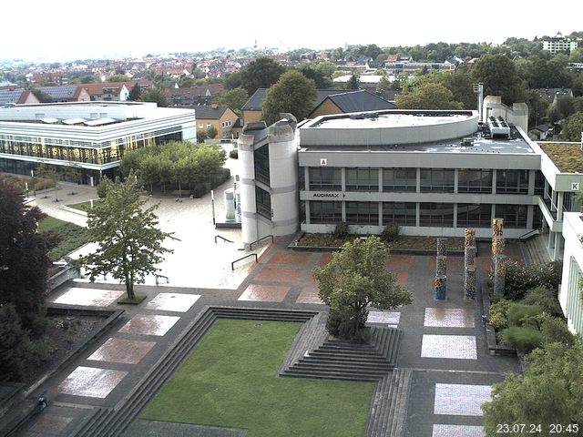 Foto der Webcam: Verwaltungsgebäude, Innenhof mit Audimax, Hörsaal-Gebäude 1