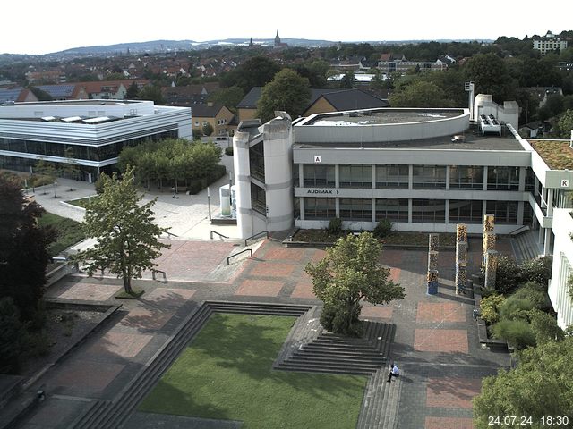 Foto der Webcam: Verwaltungsgebäude, Innenhof mit Audimax, Hörsaal-Gebäude 1