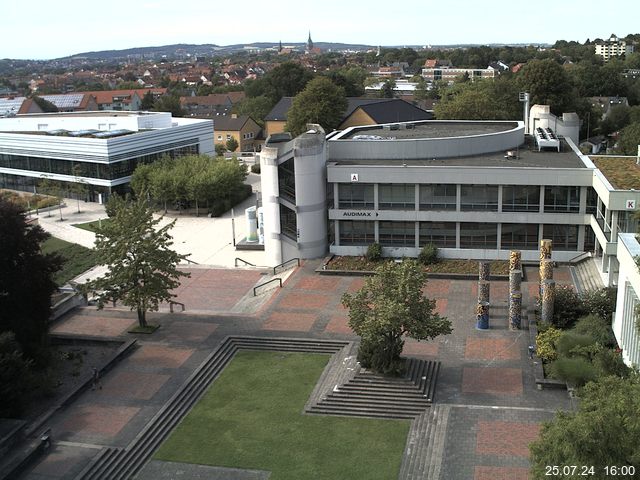 Foto der Webcam: Verwaltungsgebäude, Innenhof mit Audimax, Hörsaal-Gebäude 1