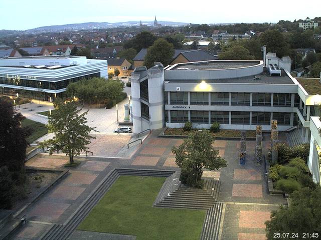 Foto der Webcam: Verwaltungsgebäude, Innenhof mit Audimax, Hörsaal-Gebäude 1