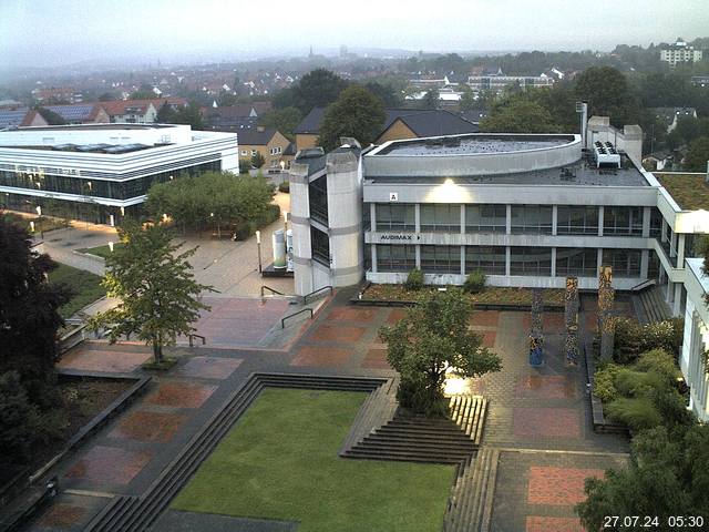 Foto der Webcam: Verwaltungsgebäude, Innenhof mit Audimax, Hörsaal-Gebäude 1