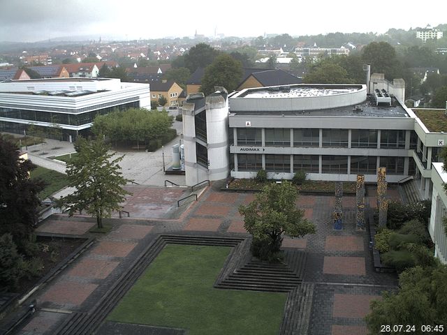 Foto der Webcam: Verwaltungsgebäude, Innenhof mit Audimax, Hörsaal-Gebäude 1