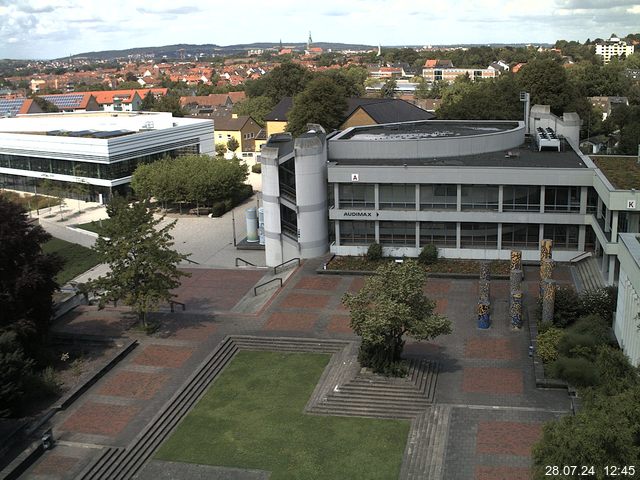 Foto der Webcam: Verwaltungsgebäude, Innenhof mit Audimax, Hörsaal-Gebäude 1