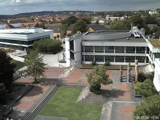 Foto der Webcam: Verwaltungsgebäude, Innenhof mit Audimax, Hörsaal-Gebäude 1