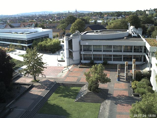 Foto der Webcam: Verwaltungsgebäude, Innenhof mit Audimax, Hörsaal-Gebäude 1