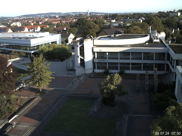 Foto der Webcam: Verwaltungsgebäude, Innenhof mit Audimax, Hörsaal-Gebäude 1