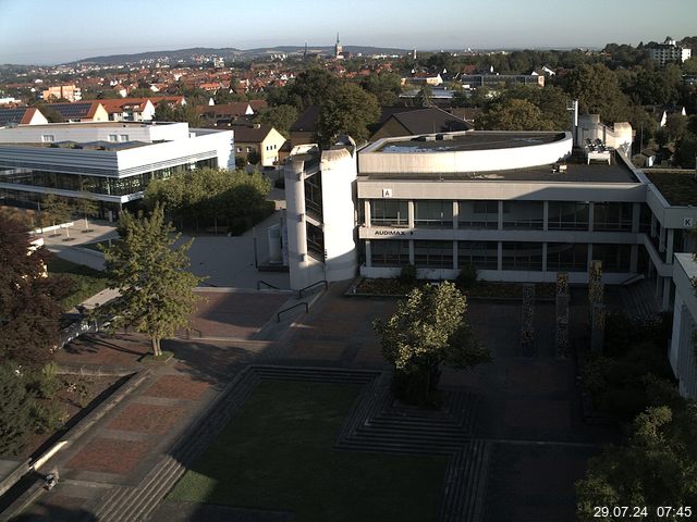 Foto der Webcam: Verwaltungsgebäude, Innenhof mit Audimax, Hörsaal-Gebäude 1