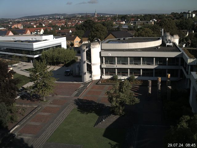 Foto der Webcam: Verwaltungsgebäude, Innenhof mit Audimax, Hörsaal-Gebäude 1