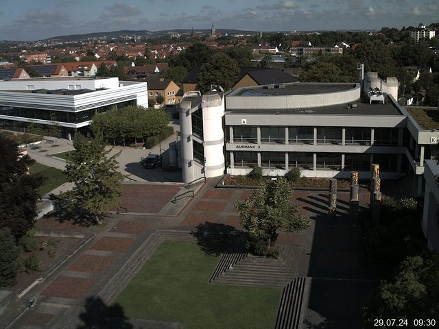 Foto der Webcam: Verwaltungsgebäude, Innenhof mit Audimax, Hörsaal-Gebäude 1