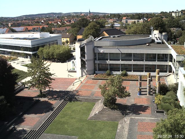 Foto der Webcam: Verwaltungsgebäude, Innenhof mit Audimax, Hörsaal-Gebäude 1