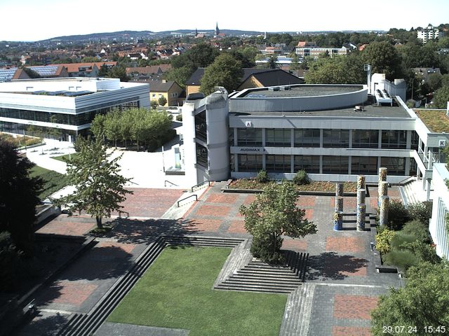 Foto der Webcam: Verwaltungsgebäude, Innenhof mit Audimax, Hörsaal-Gebäude 1