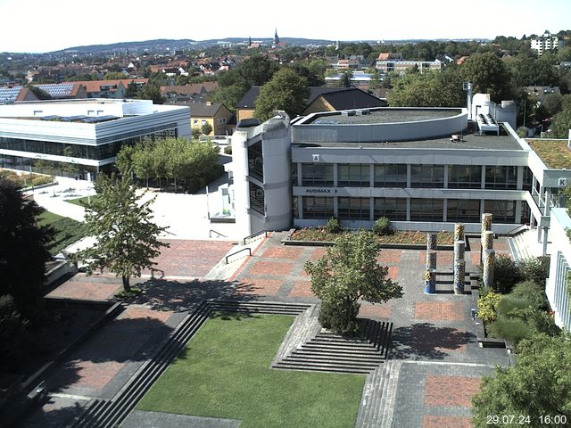 Foto der Webcam: Verwaltungsgebäude, Innenhof mit Audimax, Hörsaal-Gebäude 1