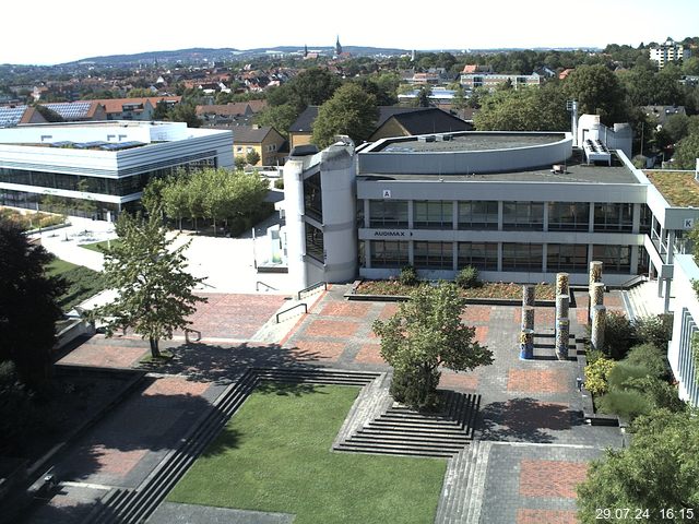 Foto der Webcam: Verwaltungsgebäude, Innenhof mit Audimax, Hörsaal-Gebäude 1