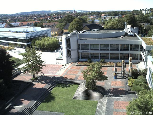 Foto der Webcam: Verwaltungsgebäude, Innenhof mit Audimax, Hörsaal-Gebäude 1