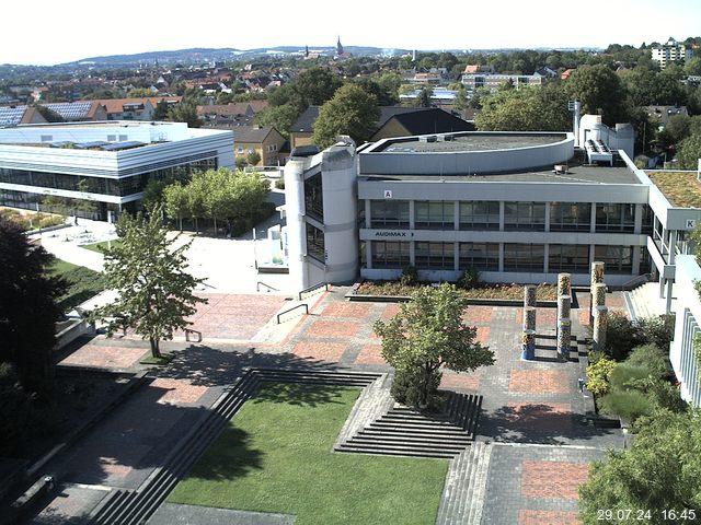 Foto der Webcam: Verwaltungsgebäude, Innenhof mit Audimax, Hörsaal-Gebäude 1