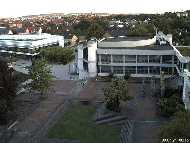 Foto der Webcam: Verwaltungsgebäude, Innenhof mit Audimax, Hörsaal-Gebäude 1