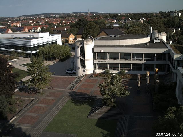 Foto der Webcam: Verwaltungsgebäude, Innenhof mit Audimax, Hörsaal-Gebäude 1