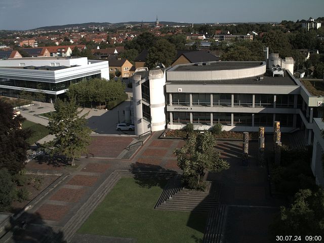 Foto der Webcam: Verwaltungsgebäude, Innenhof mit Audimax, Hörsaal-Gebäude 1