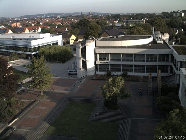 Foto der Webcam: Verwaltungsgebäude, Innenhof mit Audimax, Hörsaal-Gebäude 1