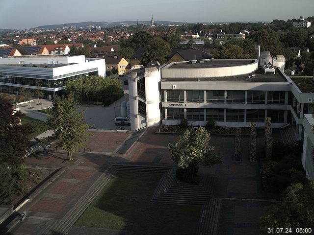 Foto der Webcam: Verwaltungsgebäude, Innenhof mit Audimax, Hörsaal-Gebäude 1