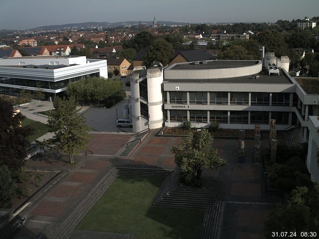 Foto der Webcam: Verwaltungsgebäude, Innenhof mit Audimax, Hörsaal-Gebäude 1