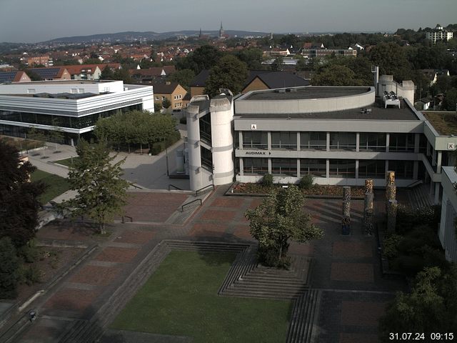 Foto der Webcam: Verwaltungsgebäude, Innenhof mit Audimax, Hörsaal-Gebäude 1