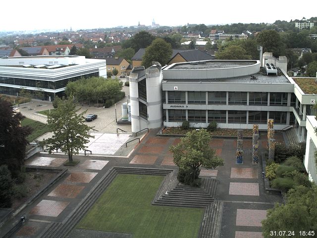 Foto der Webcam: Verwaltungsgebäude, Innenhof mit Audimax, Hörsaal-Gebäude 1