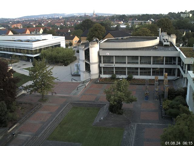 Foto der Webcam: Verwaltungsgebäude, Innenhof mit Audimax, Hörsaal-Gebäude 1