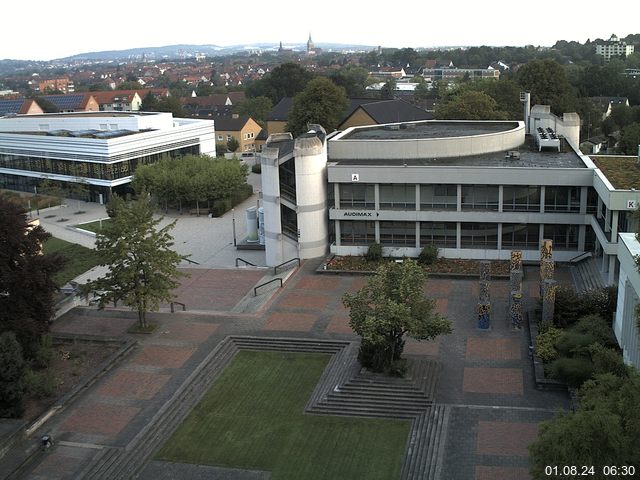 Foto der Webcam: Verwaltungsgebäude, Innenhof mit Audimax, Hörsaal-Gebäude 1