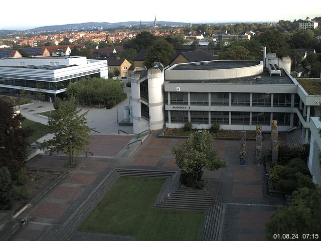 Foto der Webcam: Verwaltungsgebäude, Innenhof mit Audimax, Hörsaal-Gebäude 1