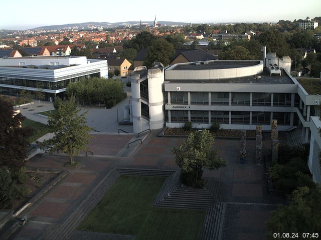 Foto der Webcam: Verwaltungsgebäude, Innenhof mit Audimax, Hörsaal-Gebäude 1