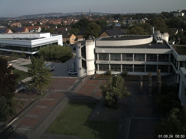 Foto der Webcam: Verwaltungsgebäude, Innenhof mit Audimax, Hörsaal-Gebäude 1