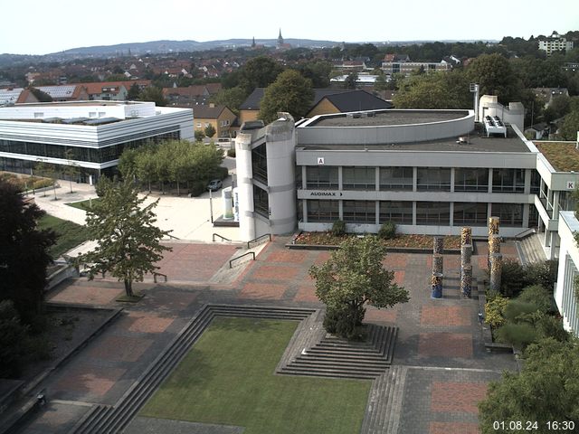 Foto der Webcam: Verwaltungsgebäude, Innenhof mit Audimax, Hörsaal-Gebäude 1