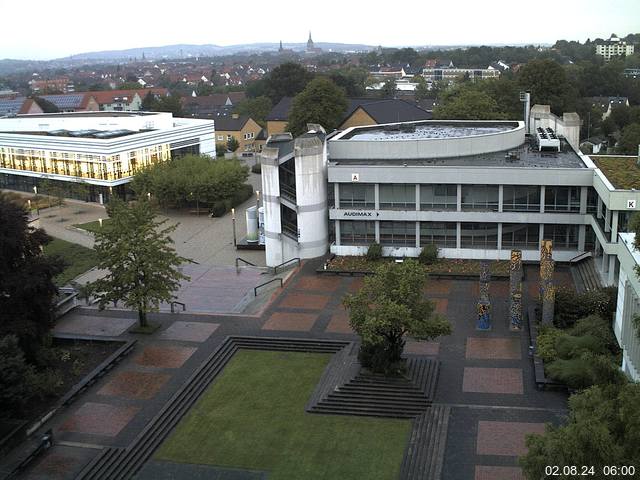 Foto der Webcam: Verwaltungsgebäude, Innenhof mit Audimax, Hörsaal-Gebäude 1