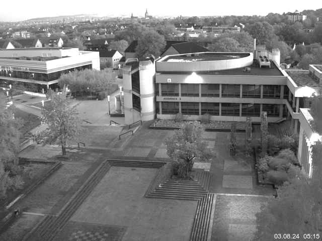 Foto der Webcam: Verwaltungsgebäude, Innenhof mit Audimax, Hörsaal-Gebäude 1