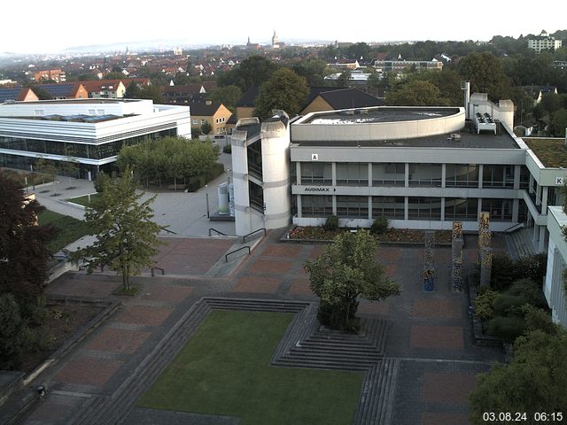 Foto der Webcam: Verwaltungsgebäude, Innenhof mit Audimax, Hörsaal-Gebäude 1