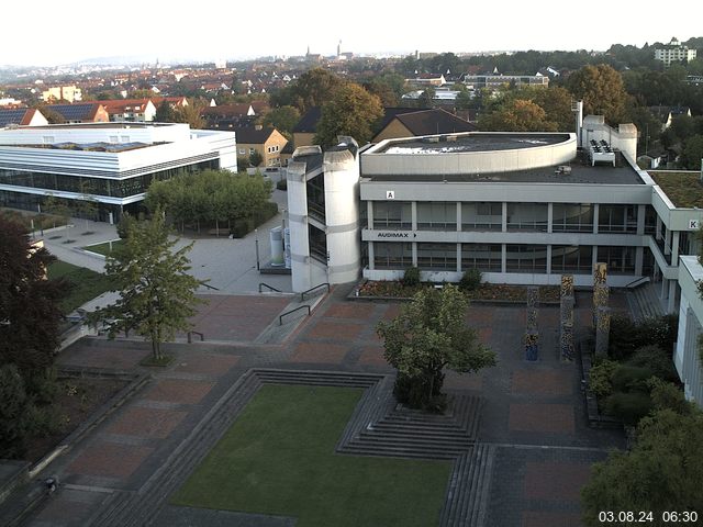 Foto der Webcam: Verwaltungsgebäude, Innenhof mit Audimax, Hörsaal-Gebäude 1