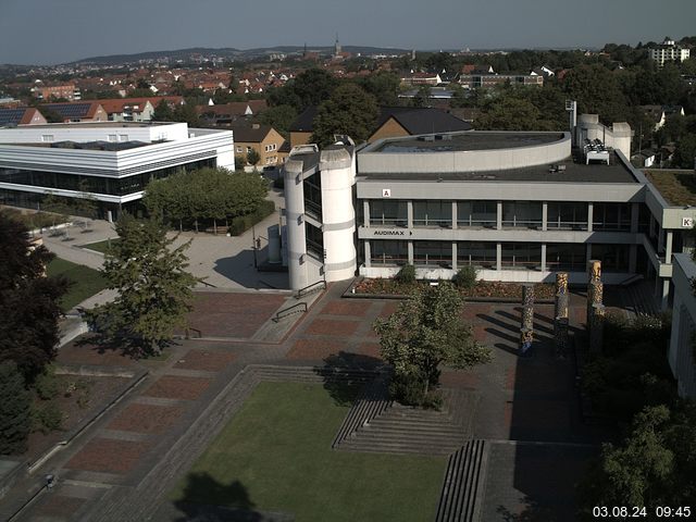 Foto der Webcam: Verwaltungsgebäude, Innenhof mit Audimax, Hörsaal-Gebäude 1