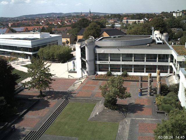 Foto der Webcam: Verwaltungsgebäude, Innenhof mit Audimax, Hörsaal-Gebäude 1